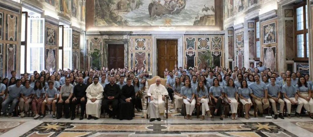 Equipistas reunidos com o papa